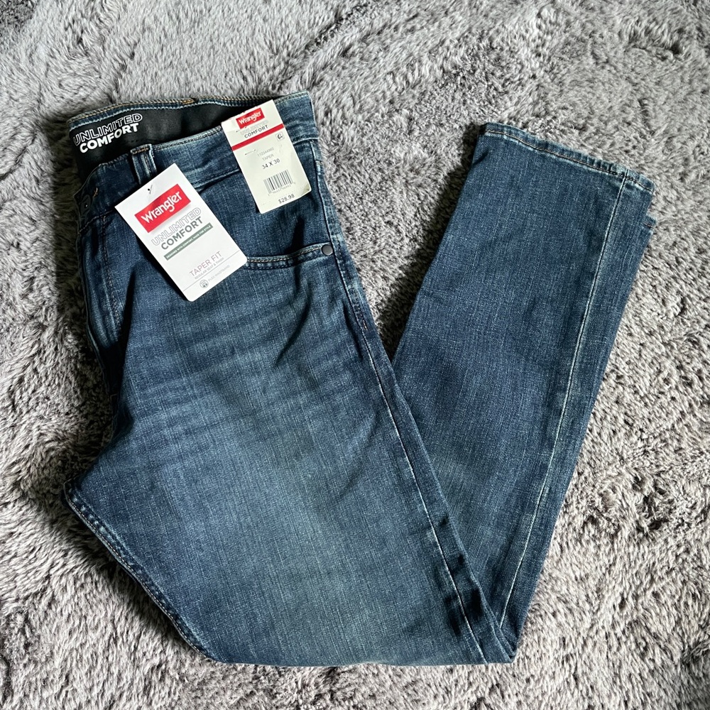 Wrangler Men's Unlimited Comfort Taper Fit Jeans 34x30